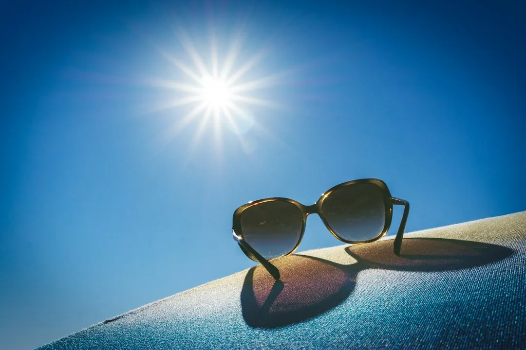 Strandresort aan de Middellandse Zee met zwembad in de zomer